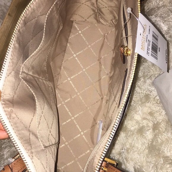 Authentic Michael Kors bag - Picture 5 of 8